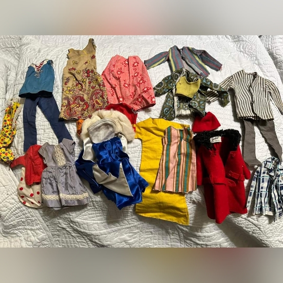 Vintage 60s Barbie & Ken Red Case Midge & Ken Doll Lot Of Clothing & Accessories - Picture 3 of 16